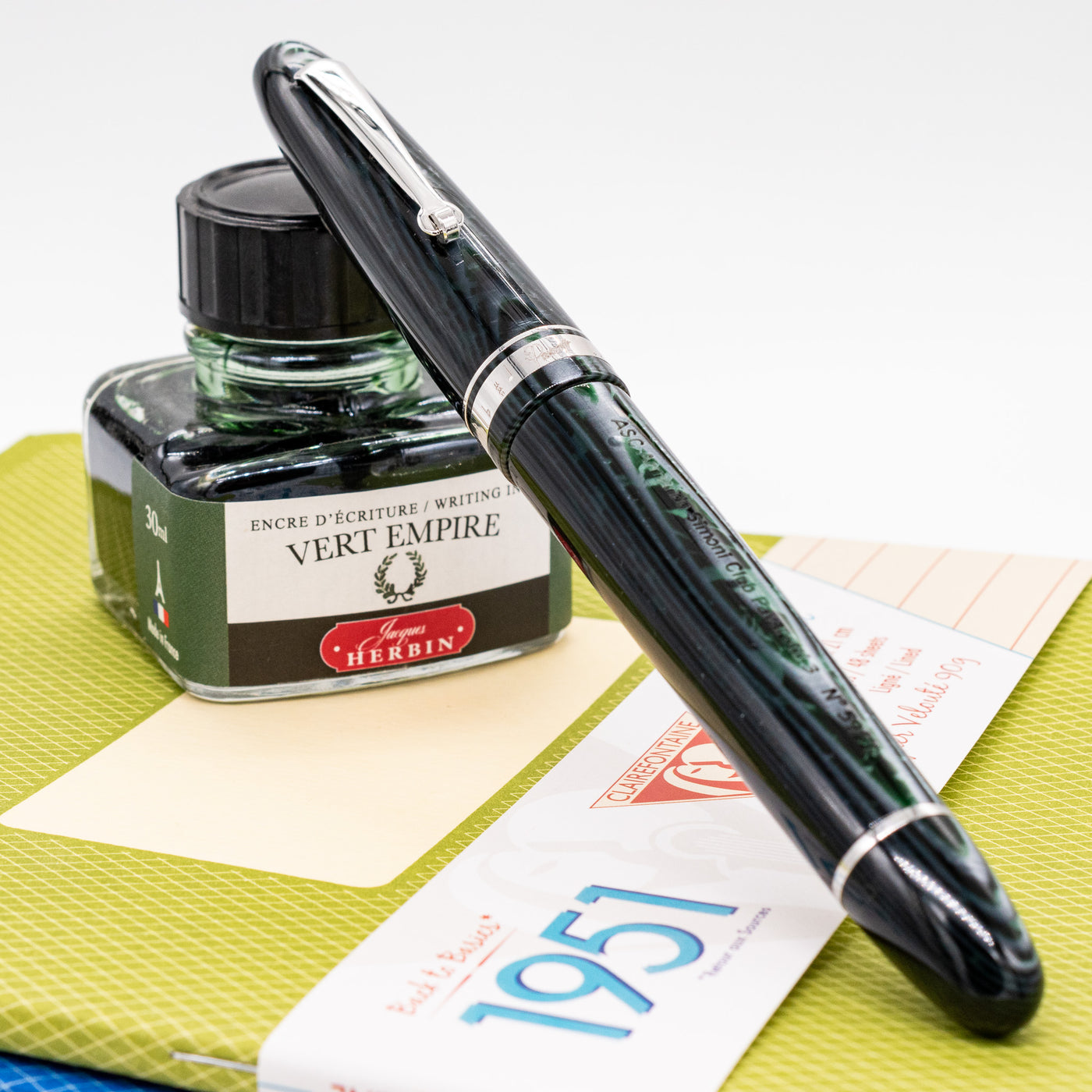 ASC Pavarotti Arco Verde Fountain Pen capped