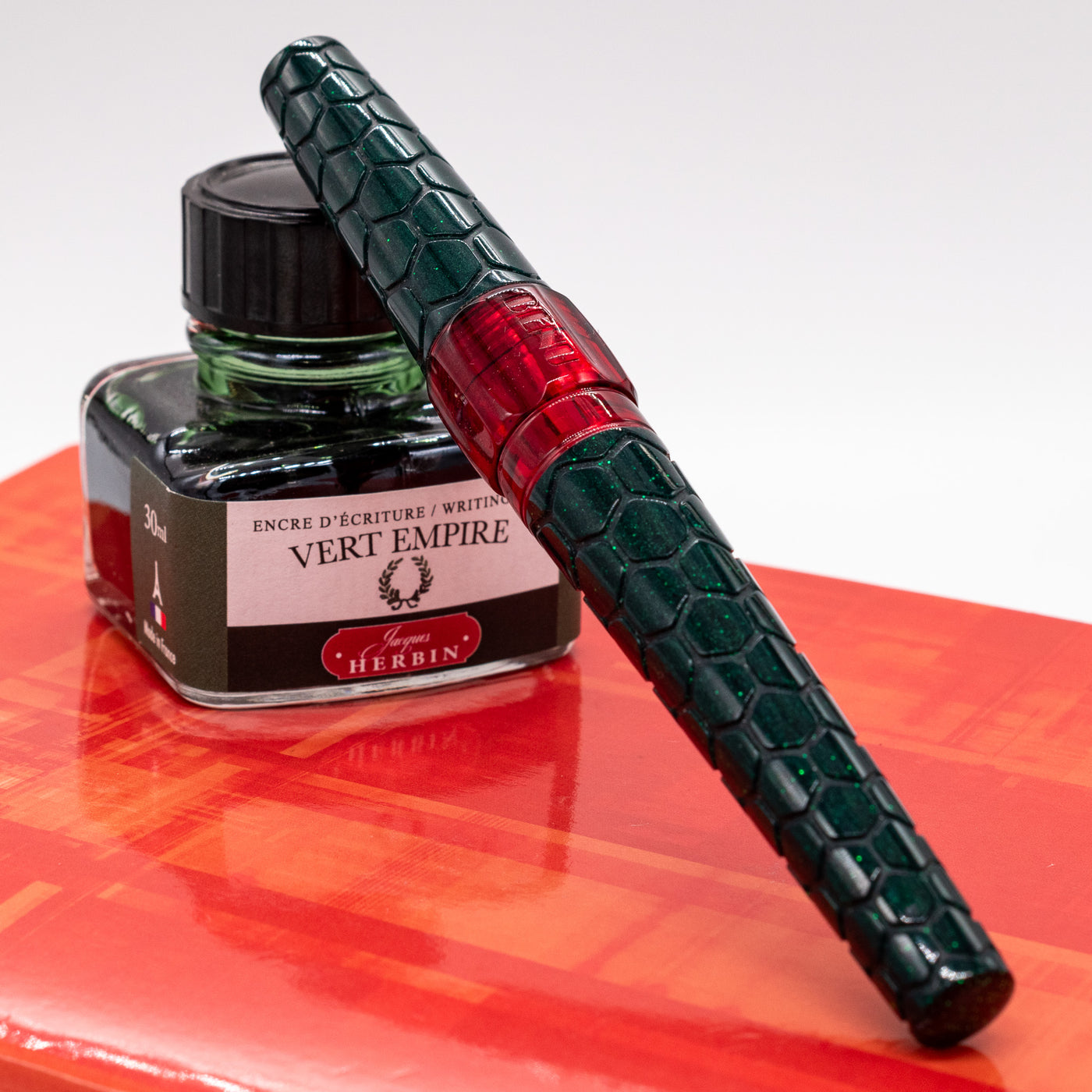 BENU Hexagon Yuletide Fountain Pen capped