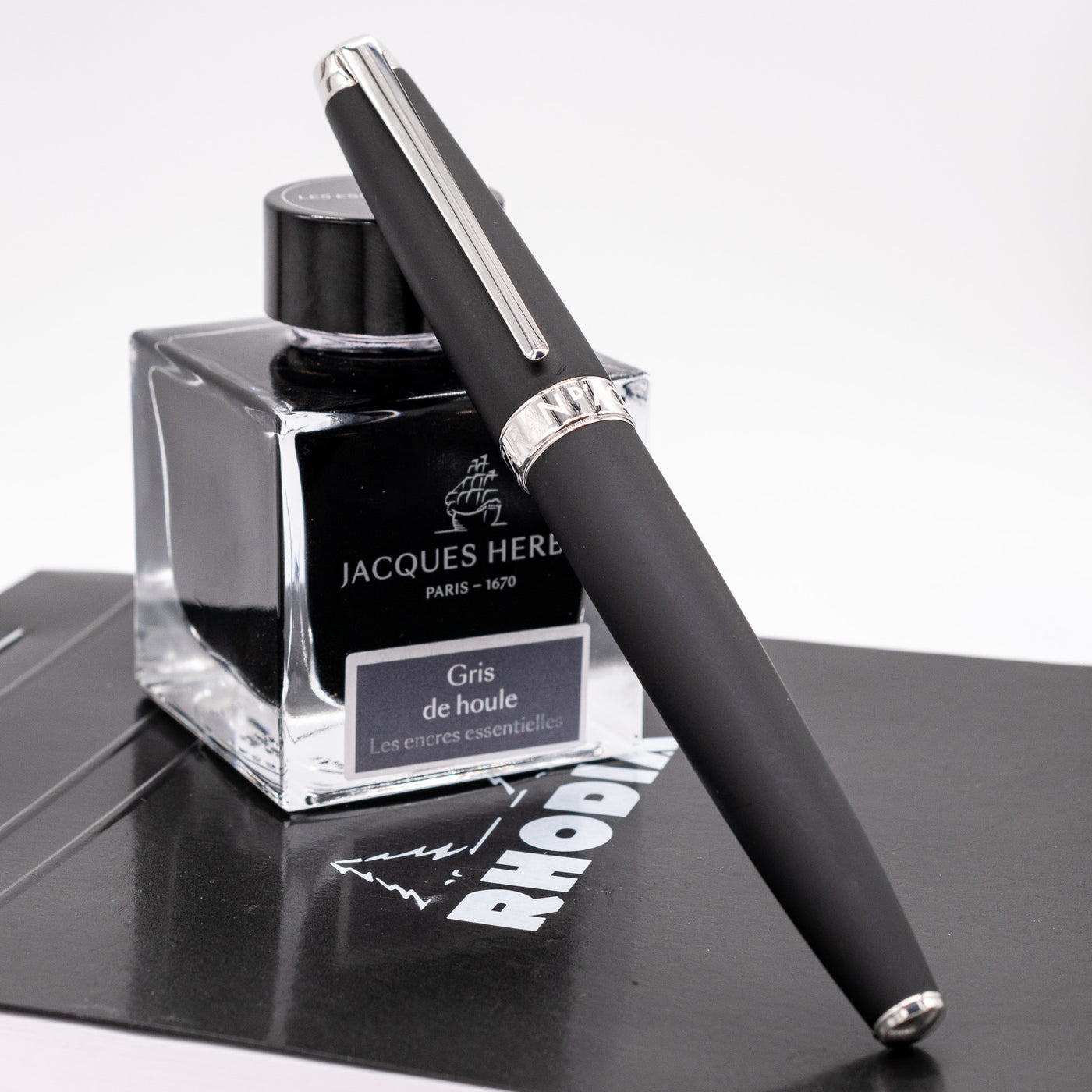 Caran d'Ache Leman Matte Black Fountain Pen capped