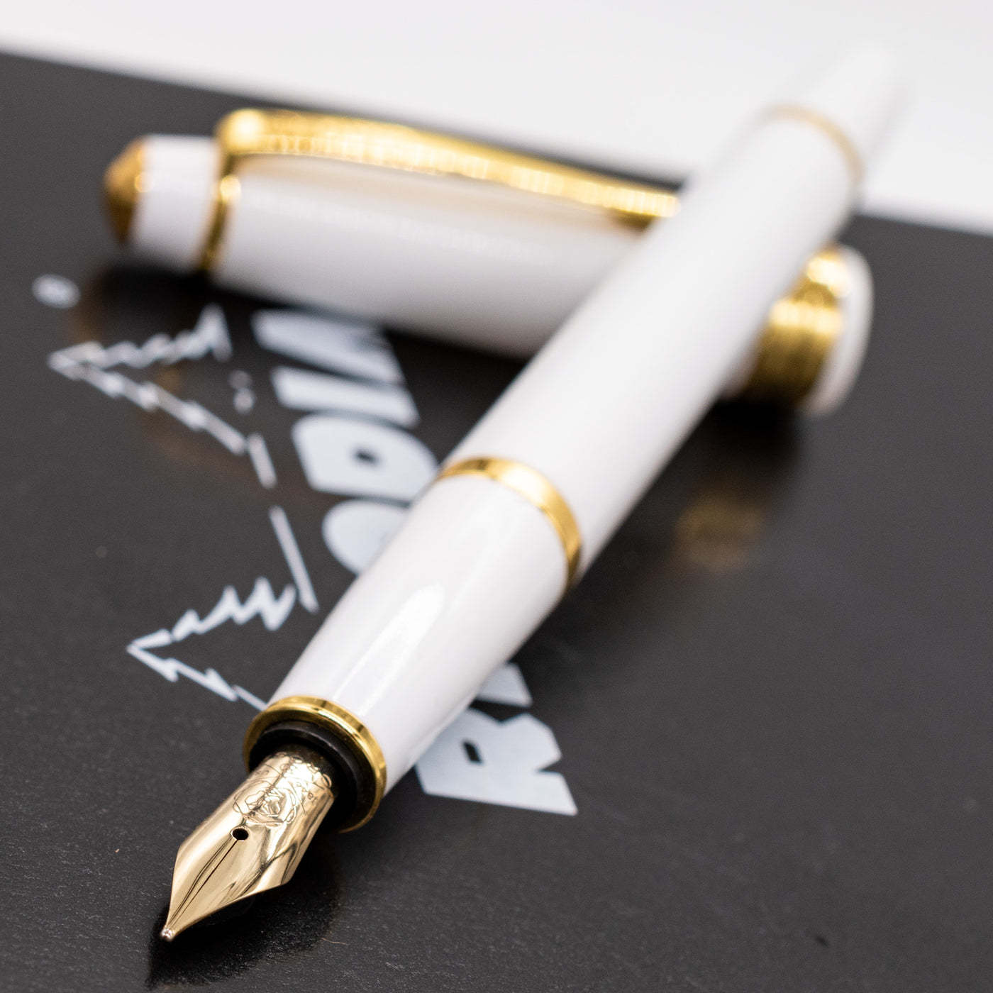 Cross Bailey Lights Fountain Pen - White & Gold uncapped