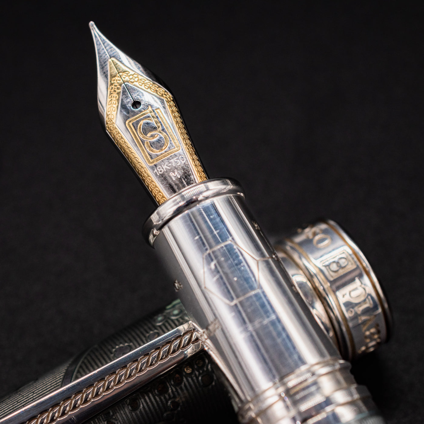 David Oscarson Alexander Fleming Fountain Pen - Grey 18k gold nib