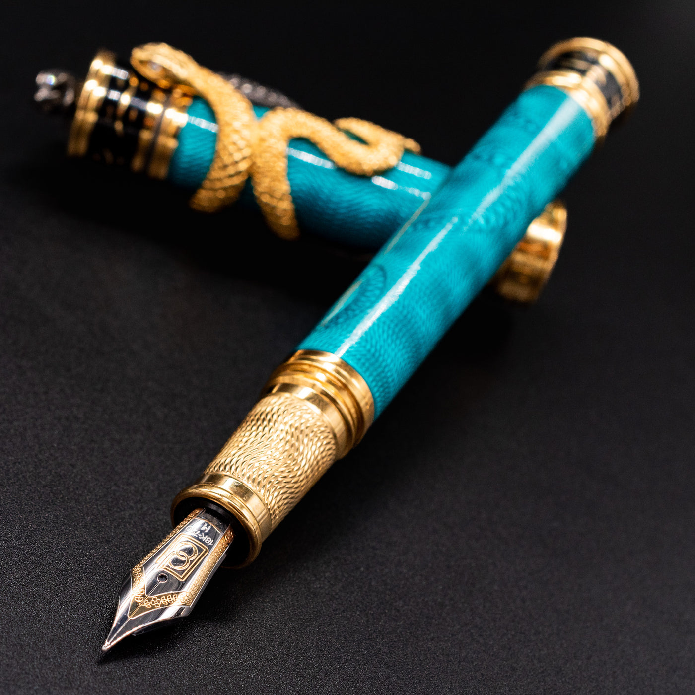 David Oscarson Black Water Snake Fountain Pen - Teal uncapped