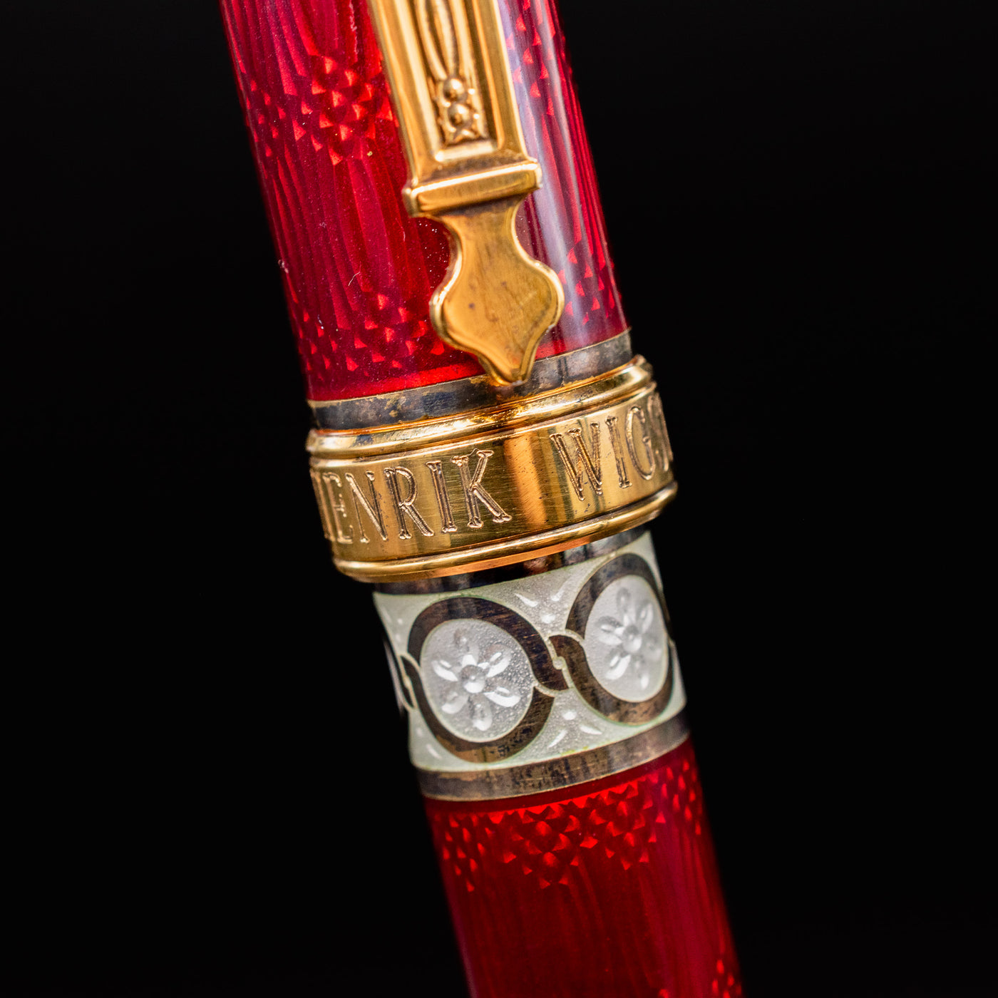 David Oscarson Henrik Wigstrom Trophy Collection Fountain Pen - Ruby red enamel