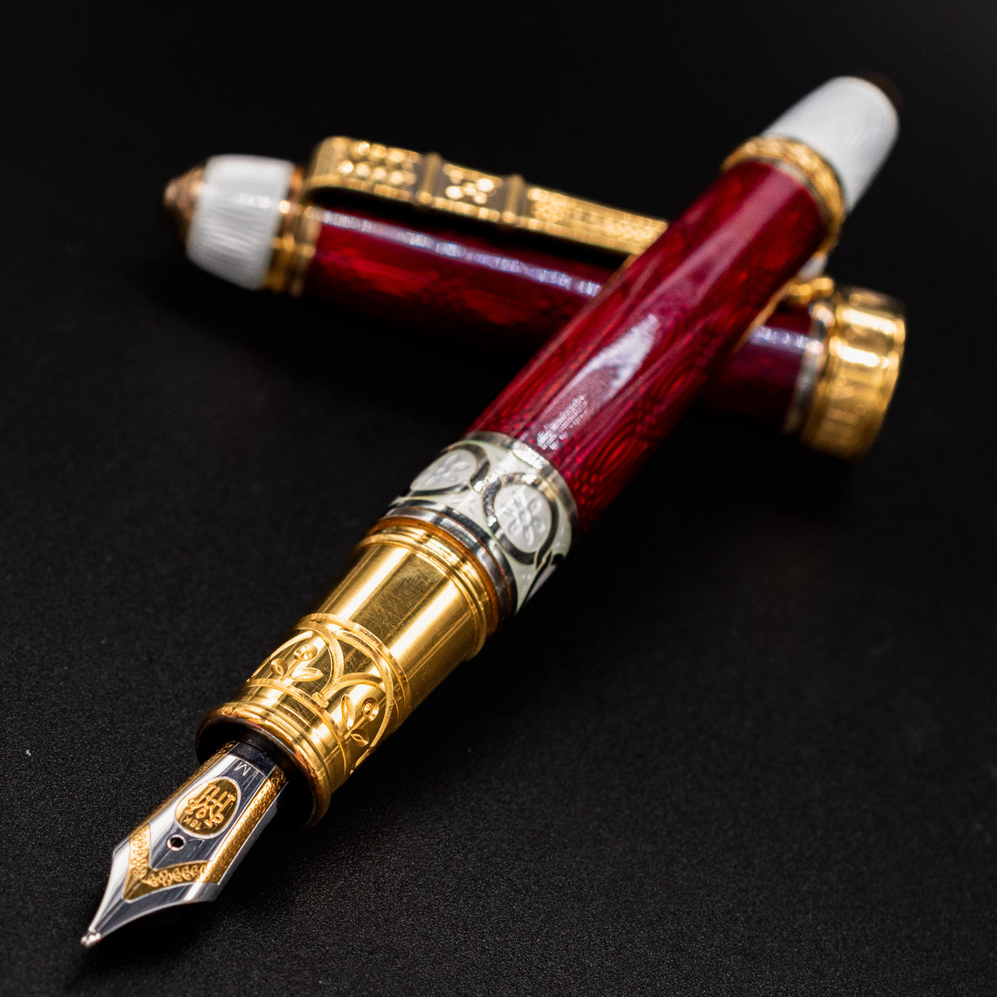 David Oscarson Henrik Wigstrom Trophy Collection Fountain Pen - Ruby uncapped