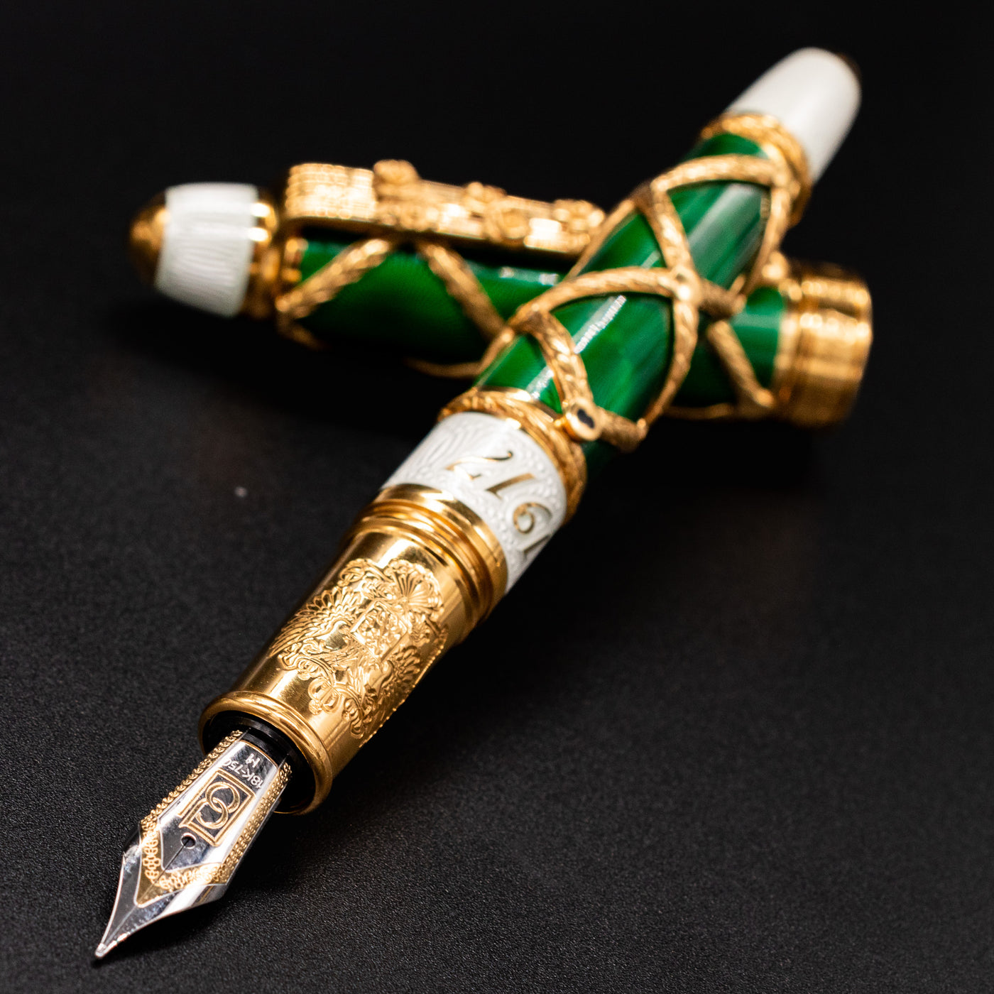 David Oscarson Imperial Fountain Pen - Emerald Green uncapped