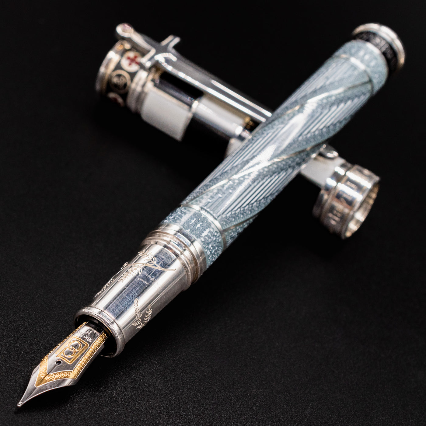 David Oscarson Jacques de Molay Fountain Pen - Grey uncapped