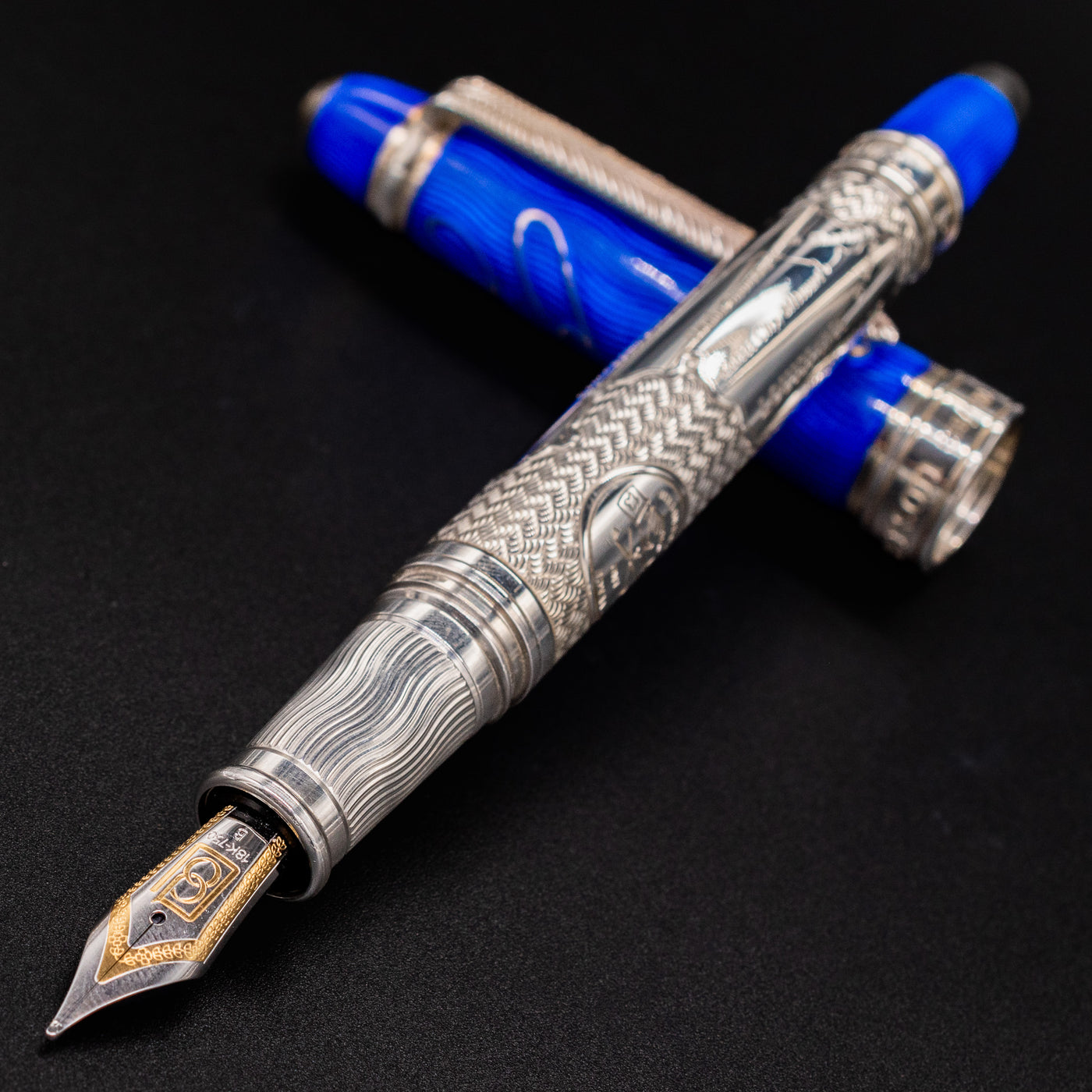 David Oscarson William Clark Fountain Pen - Sapphire Blue uncapped