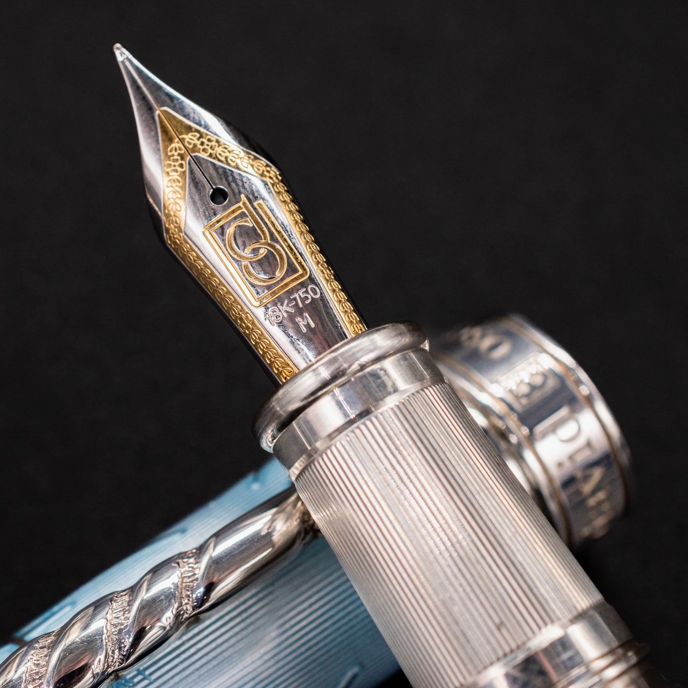 David Oscarson Winter Fountain Pen - Light Blue 18k gold nib