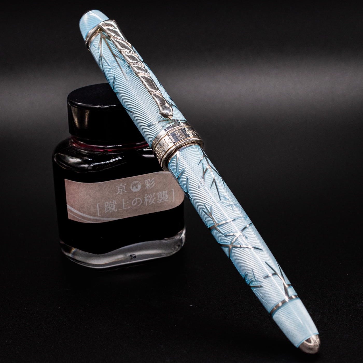 David Oscarson Winter Fountain Pen - Light Blue capped