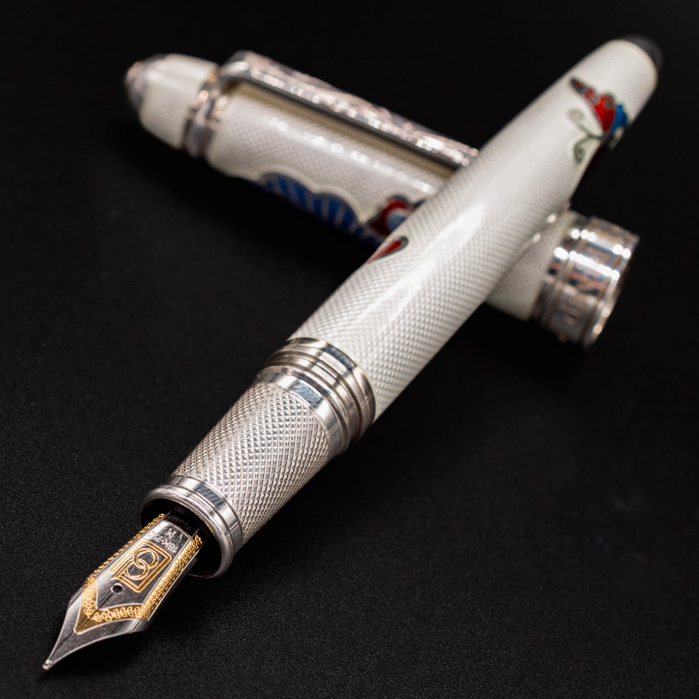 David Oscarson Wynn Las Vegas Fountain Pen - White uncapped