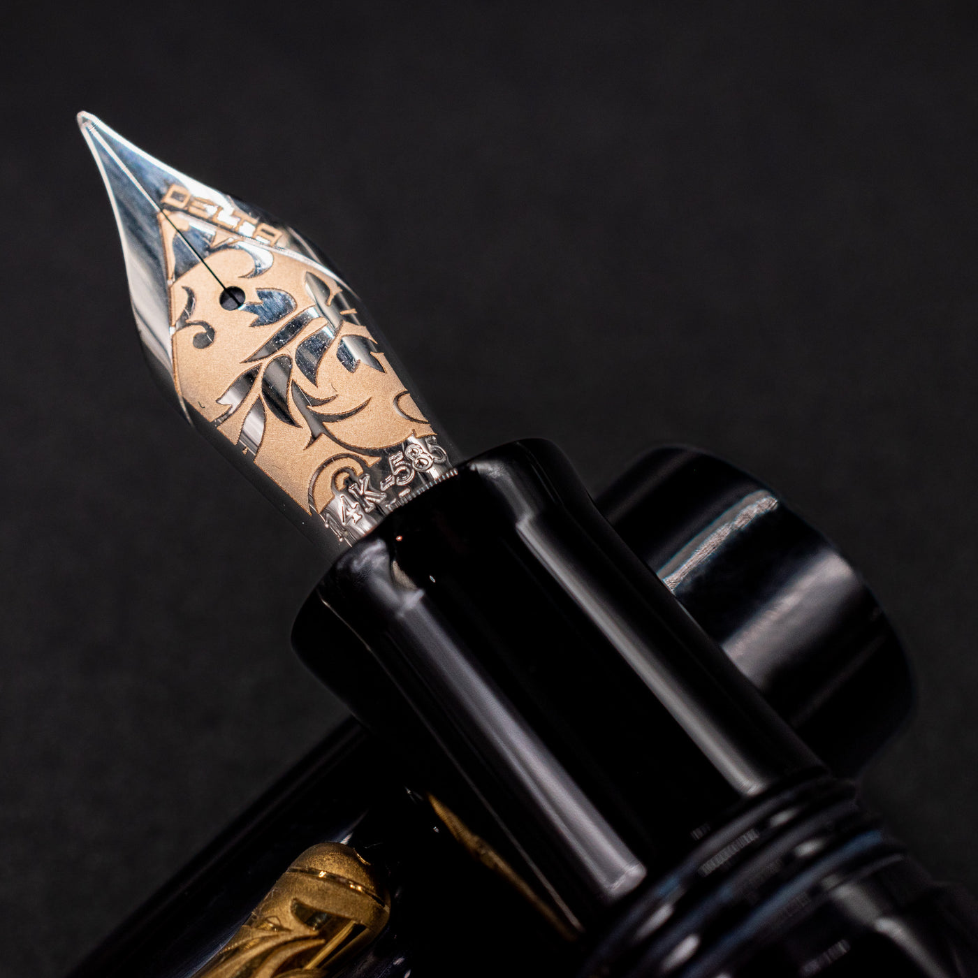 Delta Bio+16 Nera Fountain Pen - 14k Gold Nib engraved