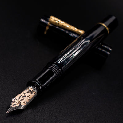 Delta Bio+16 Nera Fountain Pen - 14k Gold #8 Nib uncapped