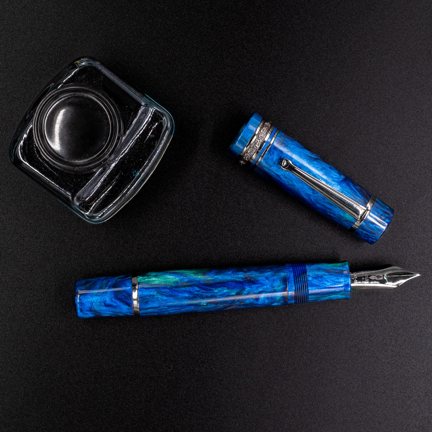 Delta DV Original Oversize Fountain Pen - Riviera Blue & Ruthenium new