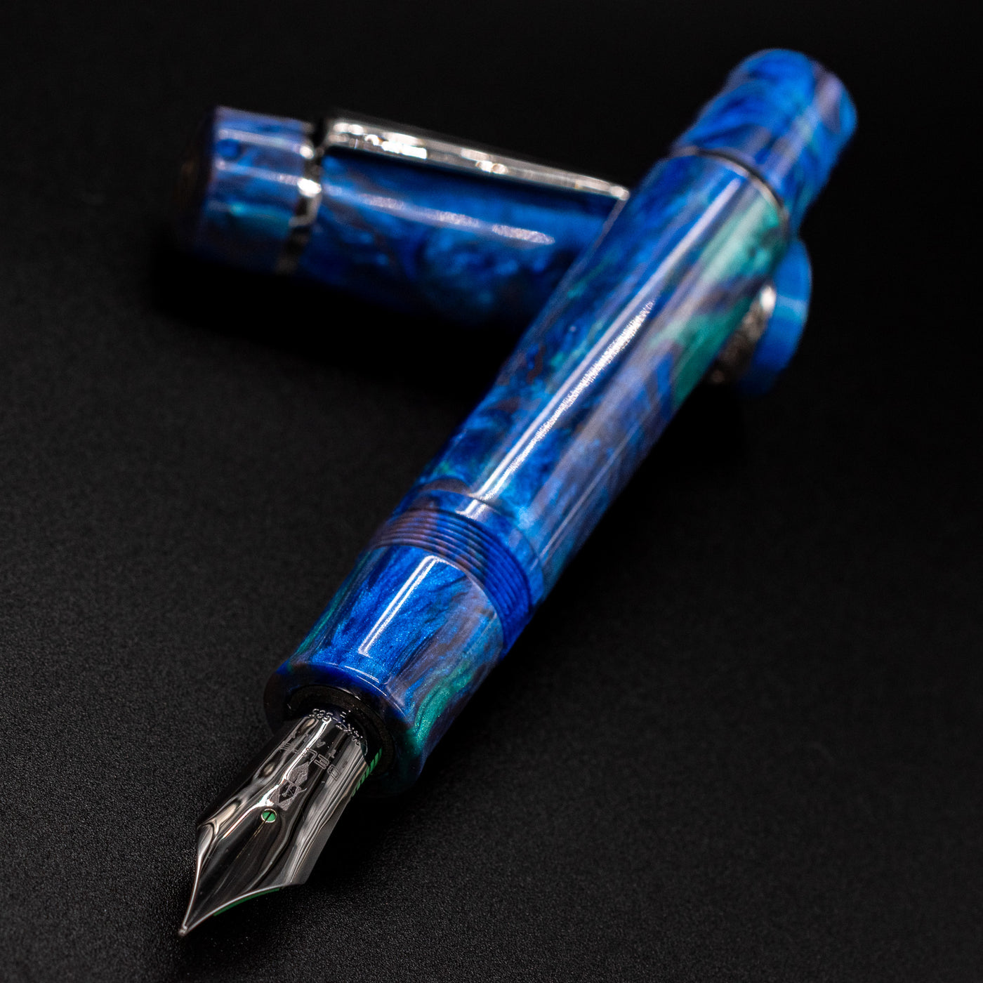 Delta DV Original Oversize Fountain Pen - Riviera Blue & Ruthenium uncapped