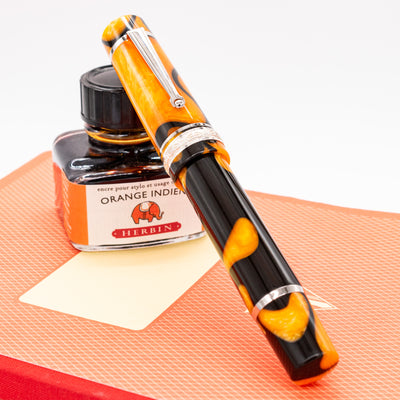 Delta DV Oversize Fountain Pen - Masterpiece capped