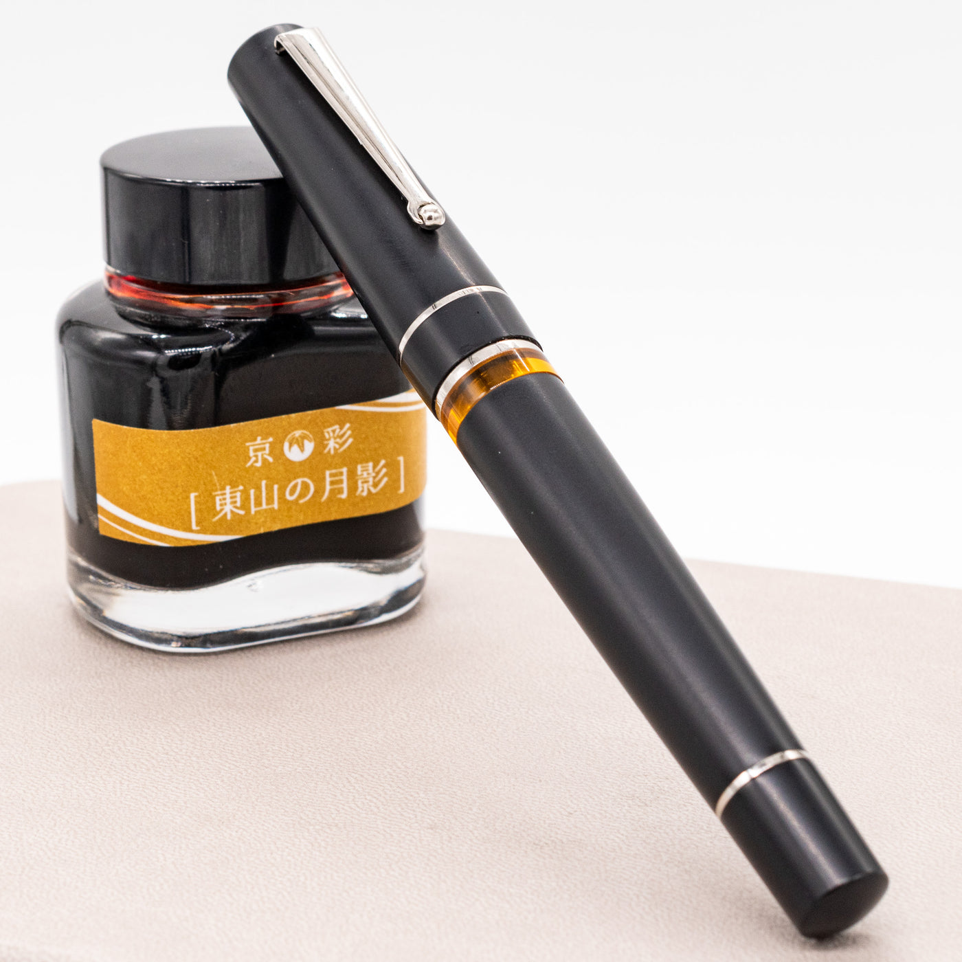 Delta Duna Fountain Pen - Matte Black Palladium Trim Capped