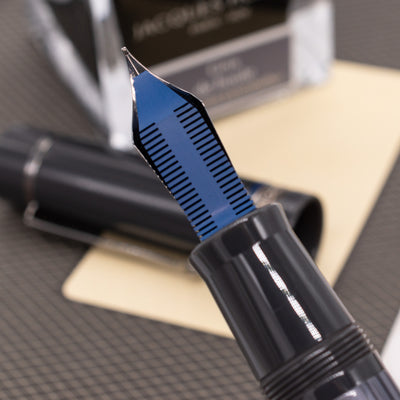 Delta Prestige Glossy Limited Edition Fountain Pen blue ebonite feed