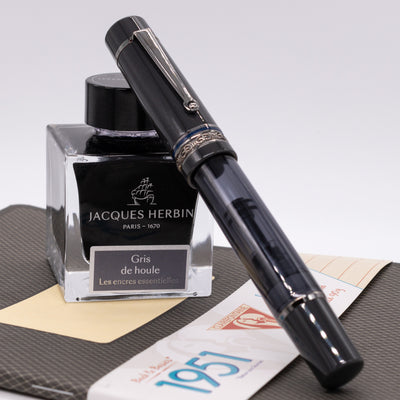 Delta Prestige Glossy Limited Edition Fountain Pen capped