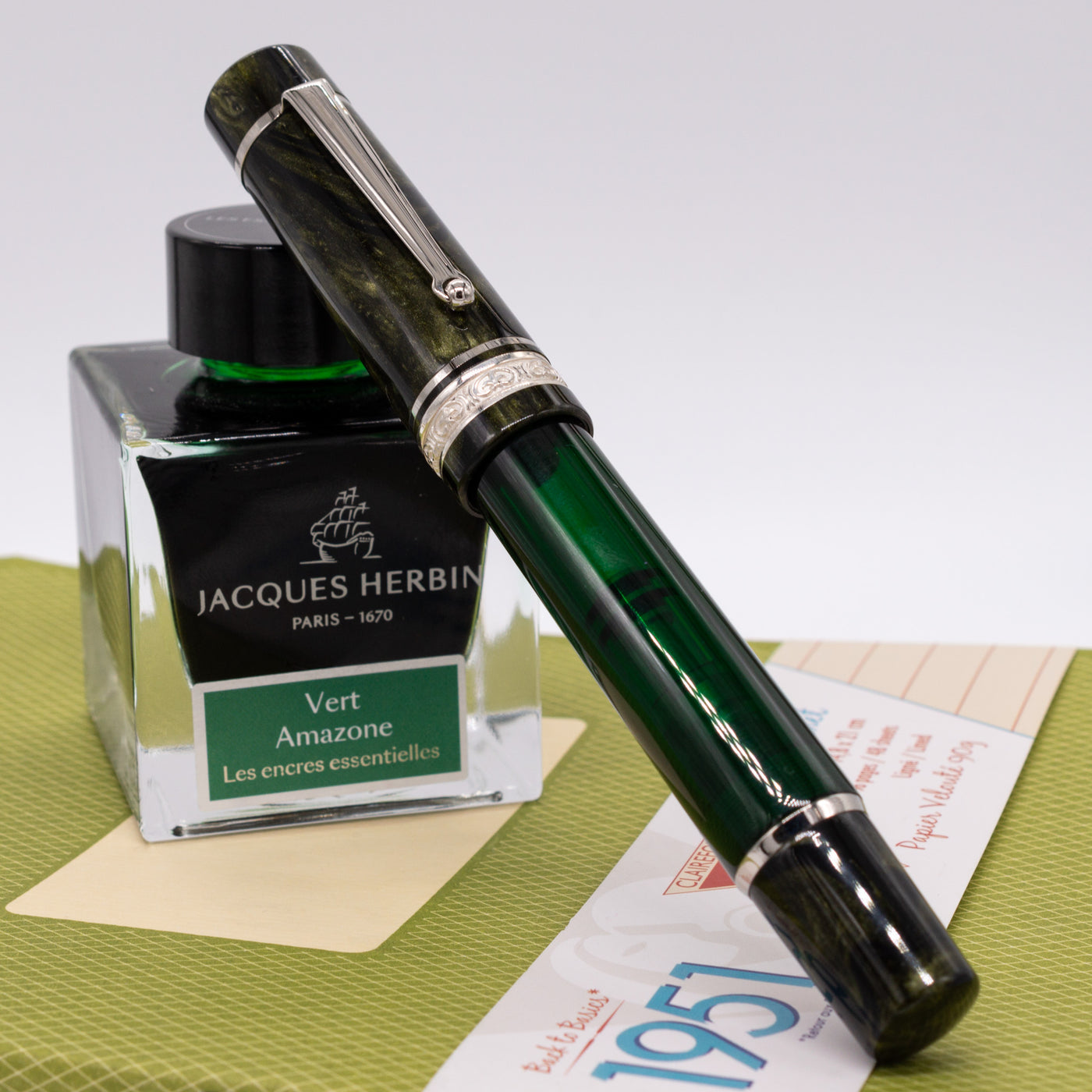 Delta Royal Limited Edition Fountain Pen capped