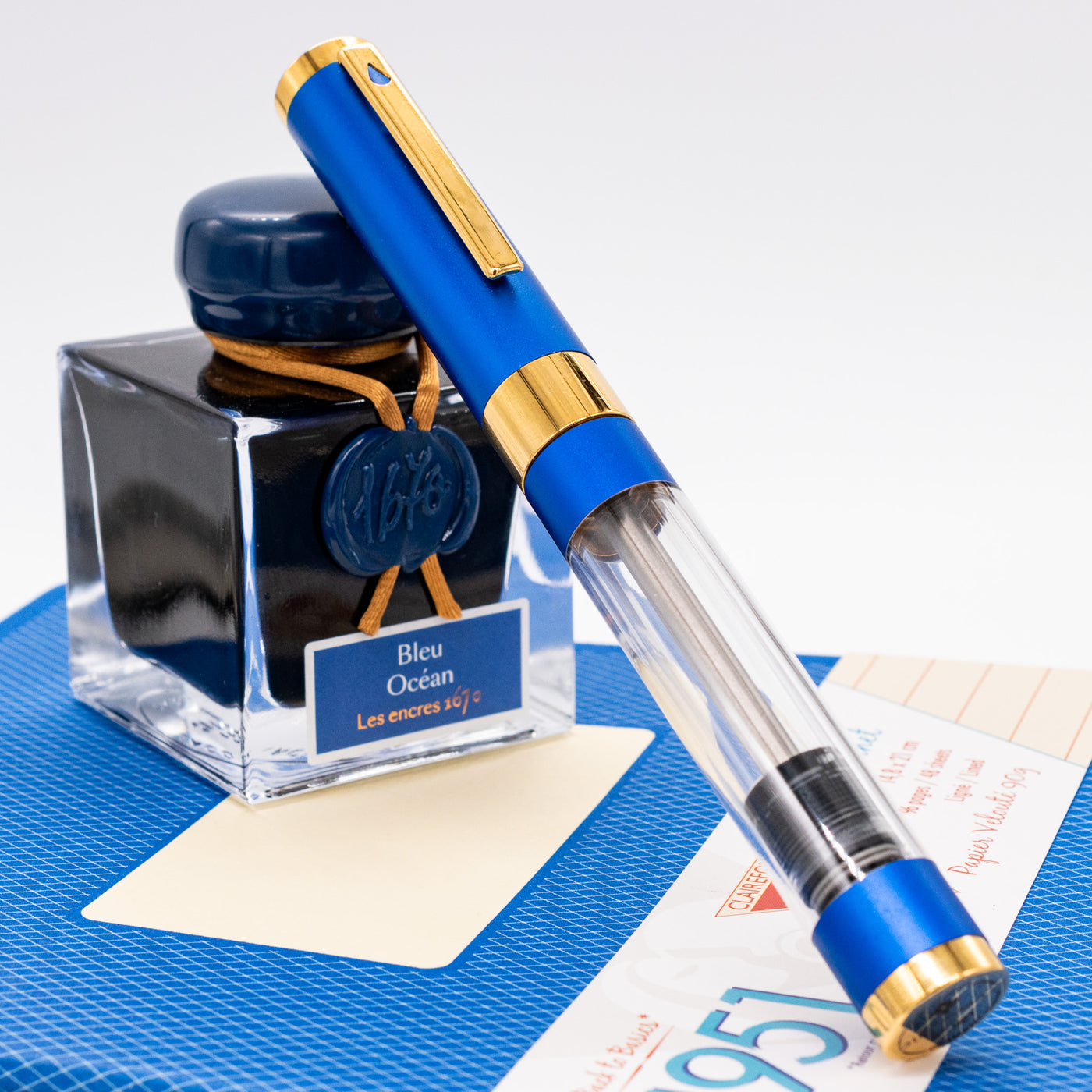 Diplomat Nexus Demo Blue & Gold Fountain Pen capped