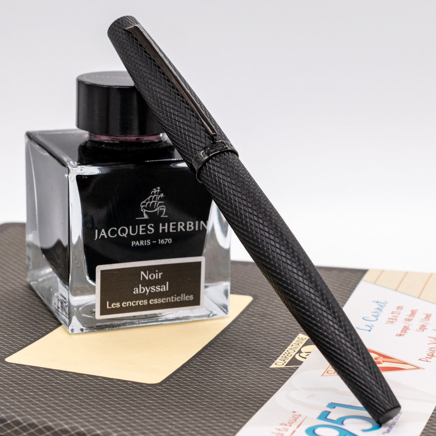 Diplomat Viper Black Fountain Pen Capped