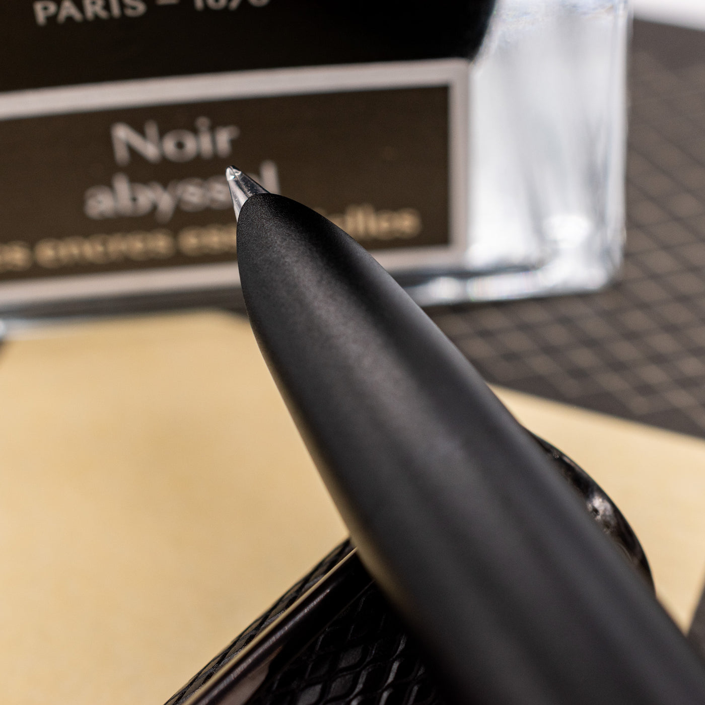 Diplomat Viper Black Fountain Pen Hooded Nib