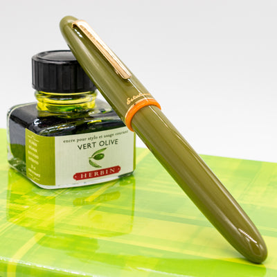 Esterbrook Estie Fountain Pen - Quirky Leaf capped