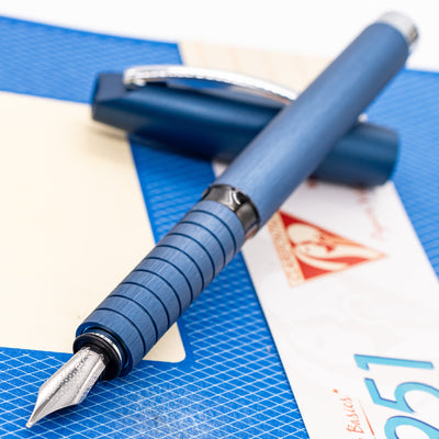 Faber-Castell Essentio Fountain Pen - Aluminum Blue uncapped