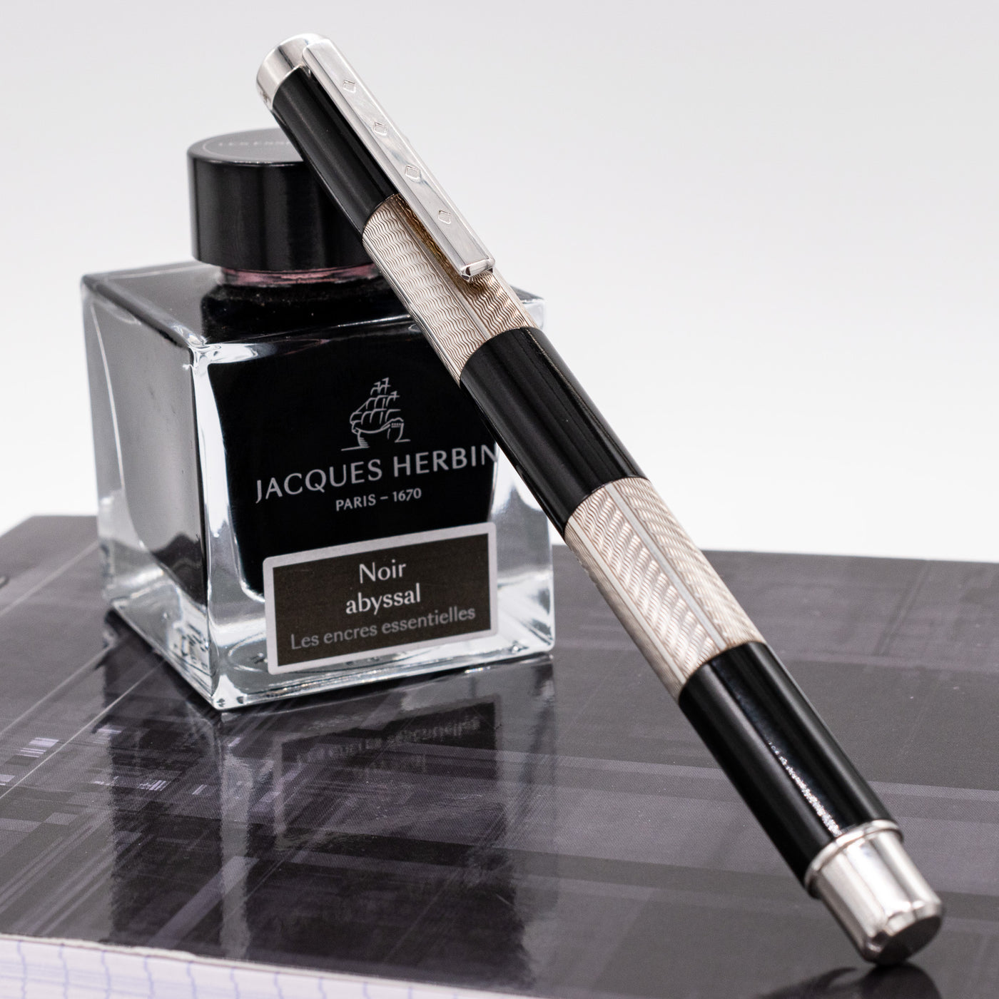 Franklin Christoph Model 17 Paradox Sterling Silver Fountain Pen capped