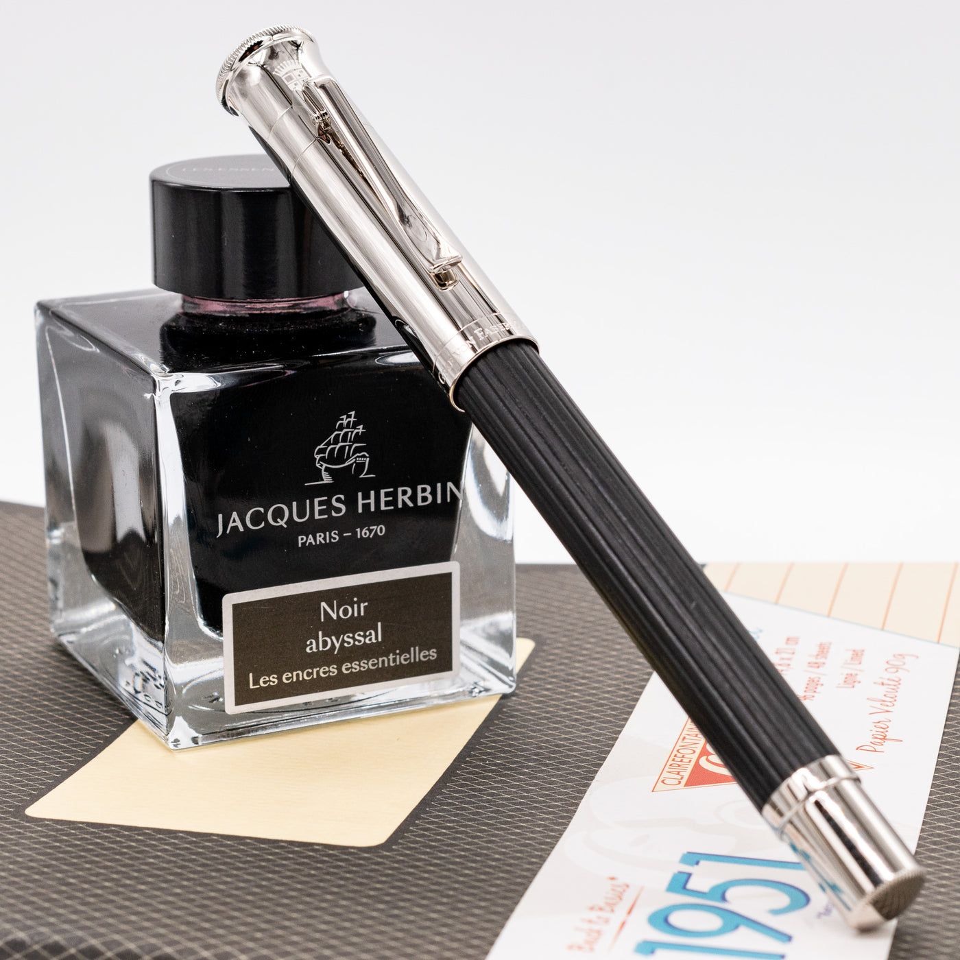 Graf von Faber-Castell Classic Fountain Pen - Ebony Wood capped