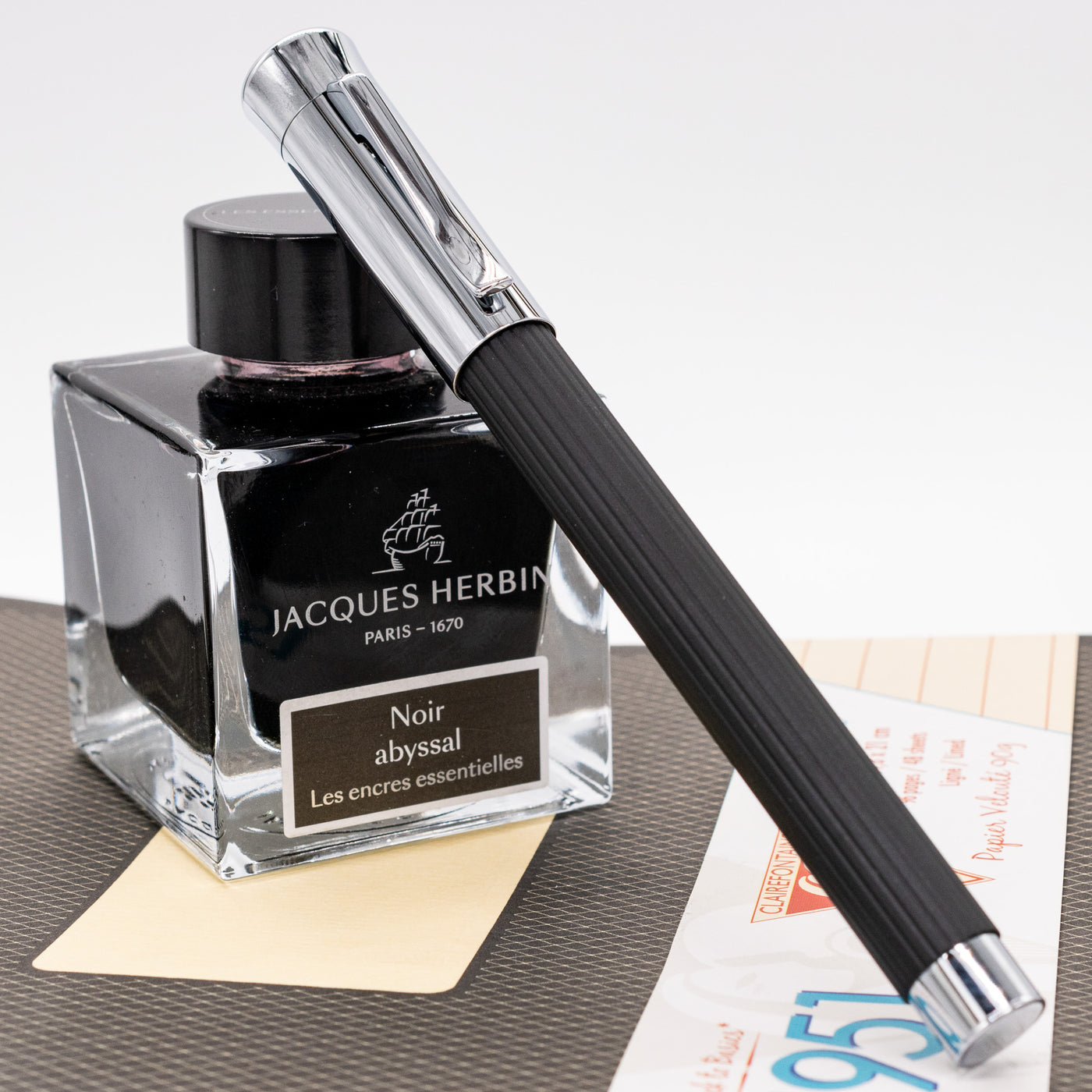 Graf von Faber-Castell Tamitio Fountain Pen - Classic Black capped