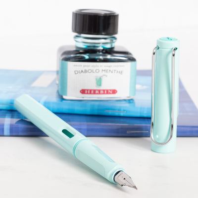 LAMY Safari Pastel Blue Macaron Fountain Pen rare