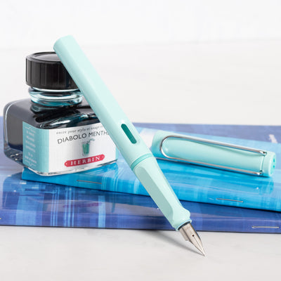 LAMY Safari Pastel Blue Macaron Fountain Pen uncapped