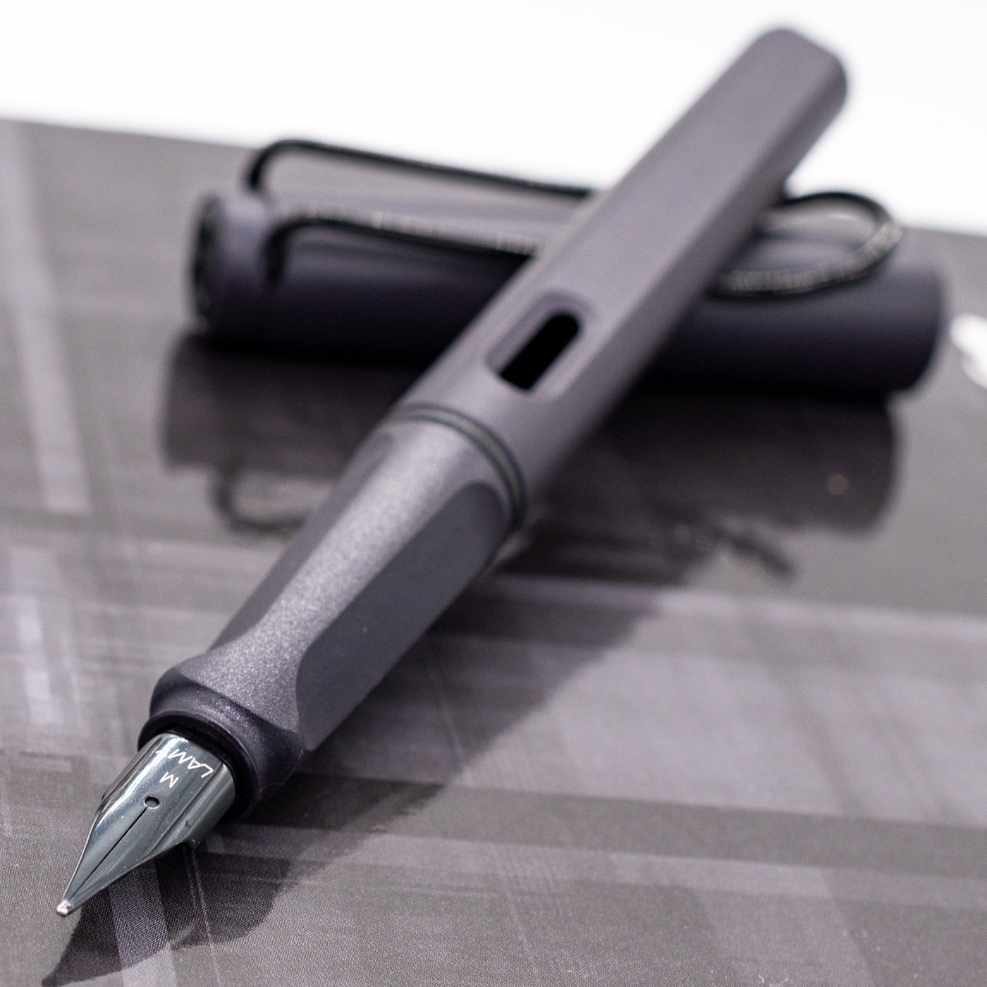 LAMY Safari Fountain Pen - Steel Black uncapped