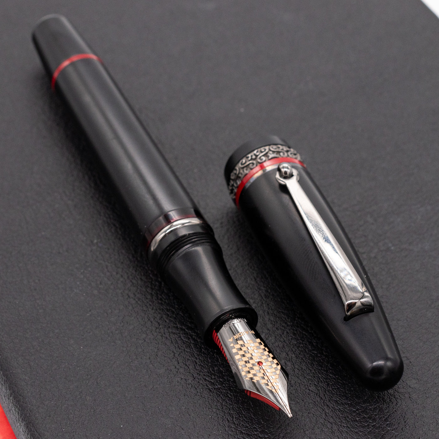 Maiora Ogiva Fountain Pen - Racing red feed