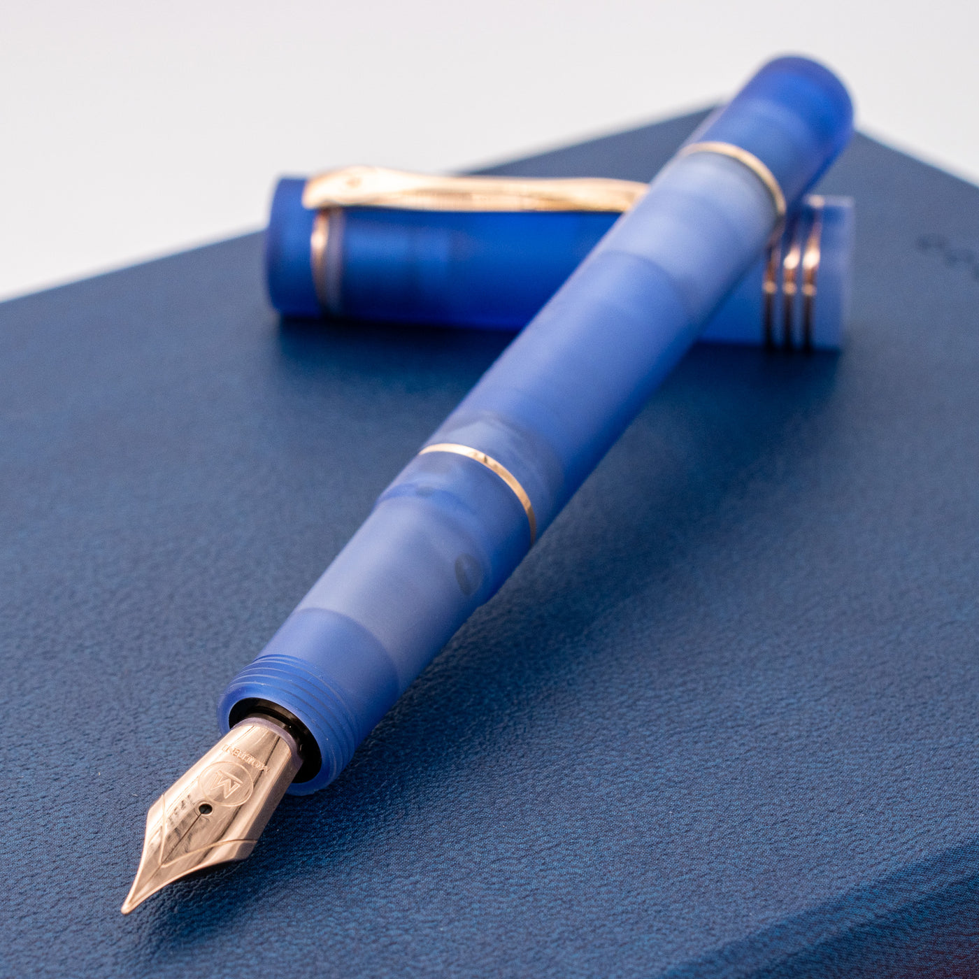 Molteni Modelo 100 Fountain Pen - Matte Blue & Rose Gold uncapped