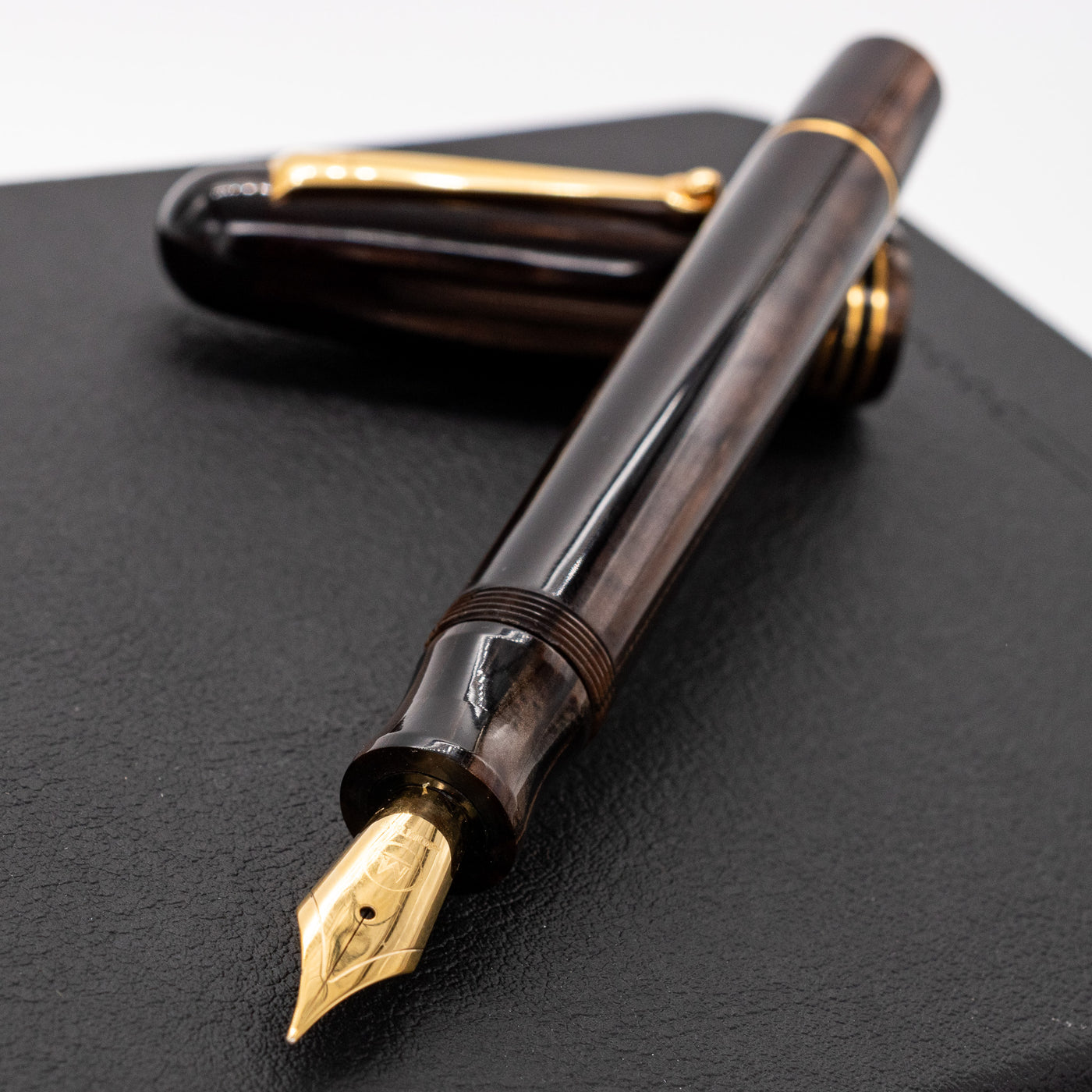 Molteni Modelo 54 Fountain Pen - Choco Linea uncapped