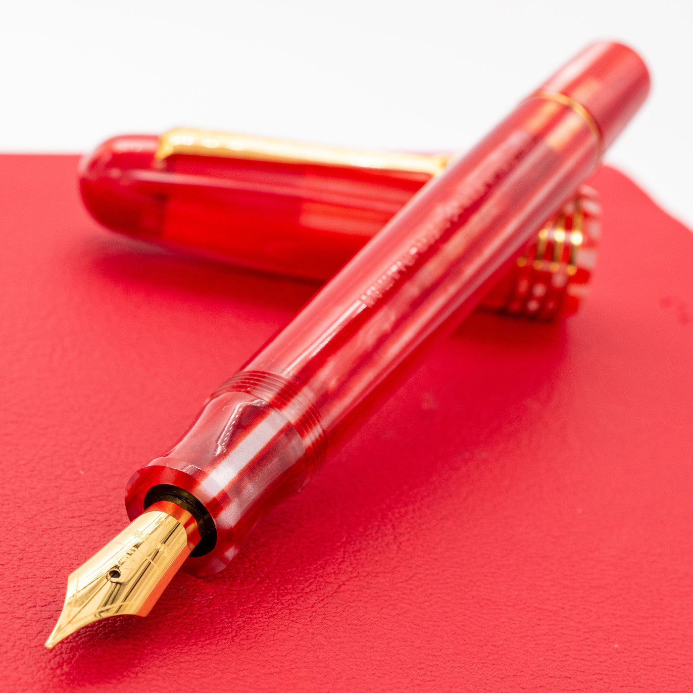 Molteni Modelo 54 Fountain Pen - Inferno Red uncapped