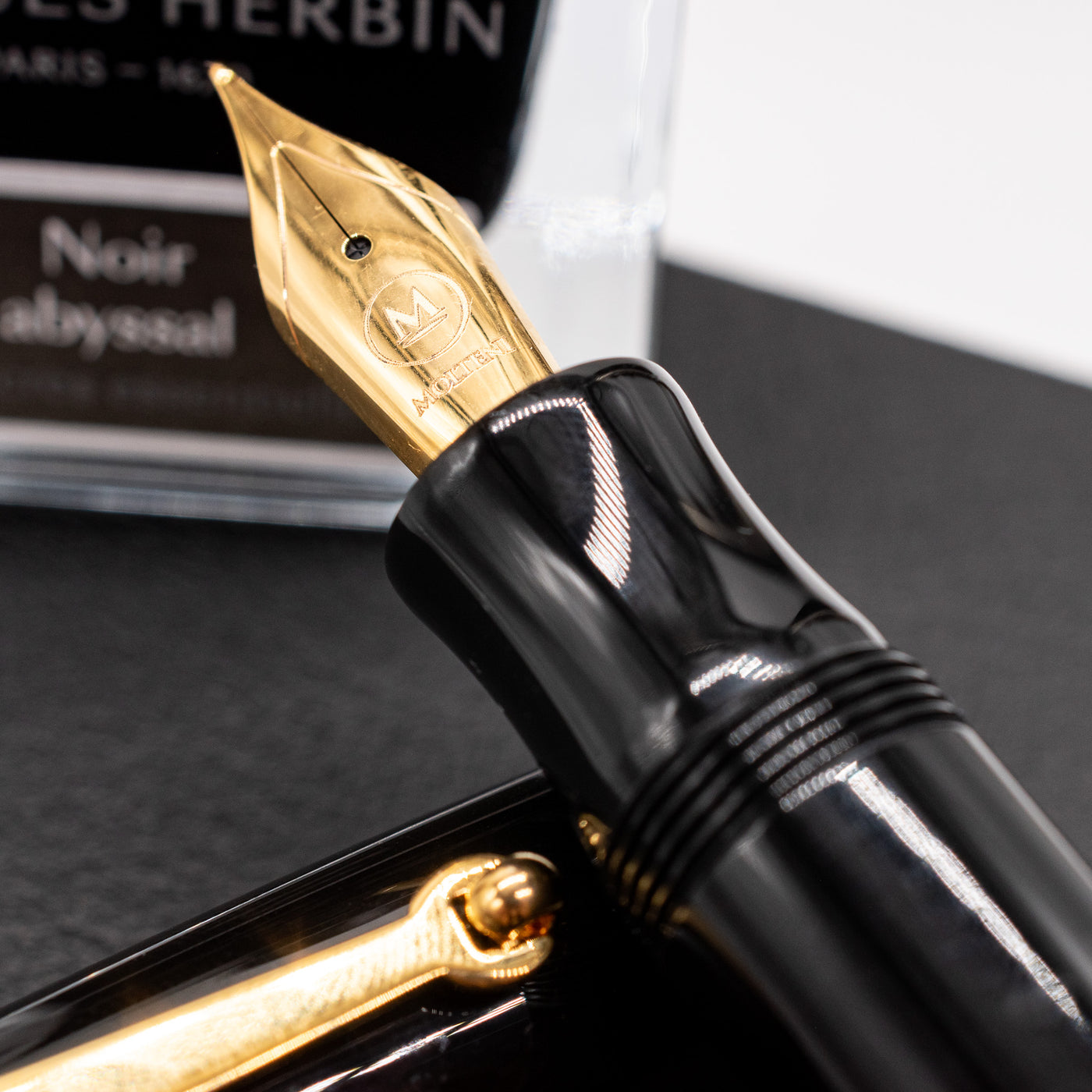 Molteni Modelo 54 Fountain Pen - Jet Black & Gold stainless steel nib