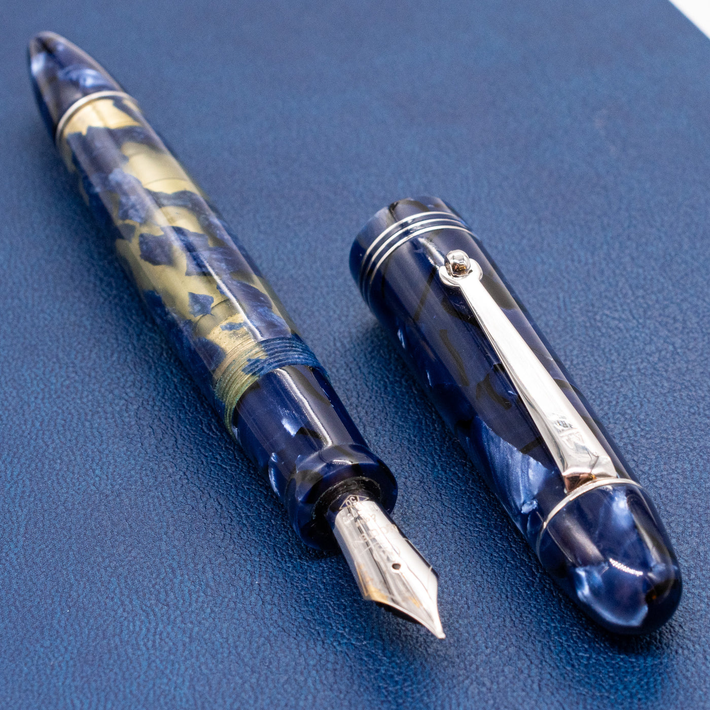 Molteni Modelo 55 Fountain Pen - Royal Blue Lucens Celluloid blue