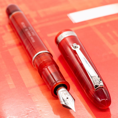 Molteni Modelo 58 Fountain Pen - Cranberry silver trim