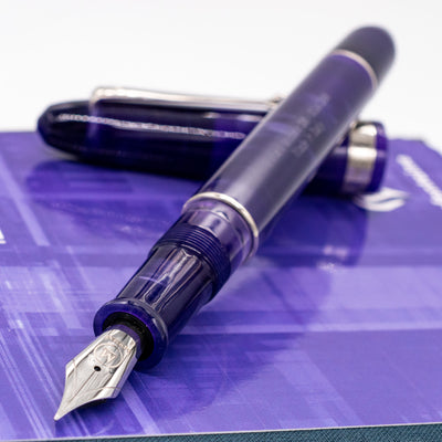 Molteni Modelo 58 Fountain Pen - Deep Amethyst uncapped