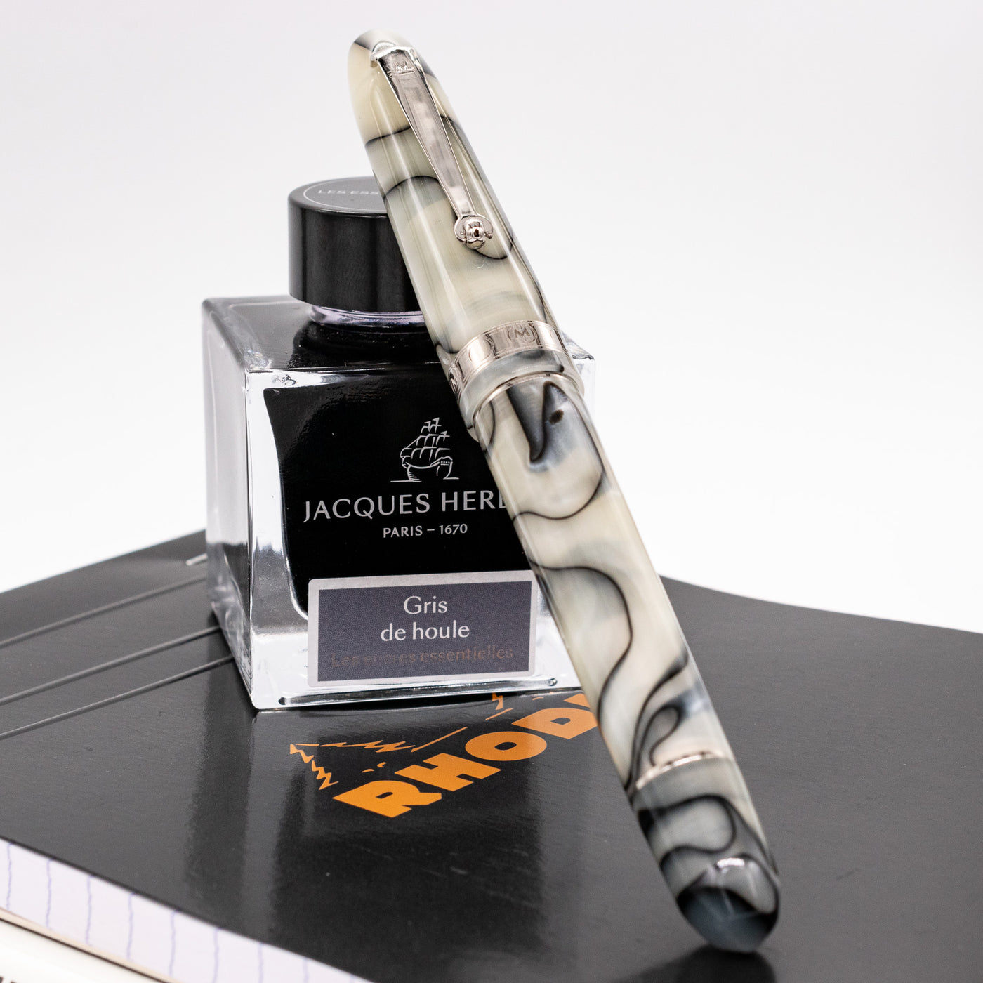 Molteni Modelo 58 Fountain Pen - Pearl White capped