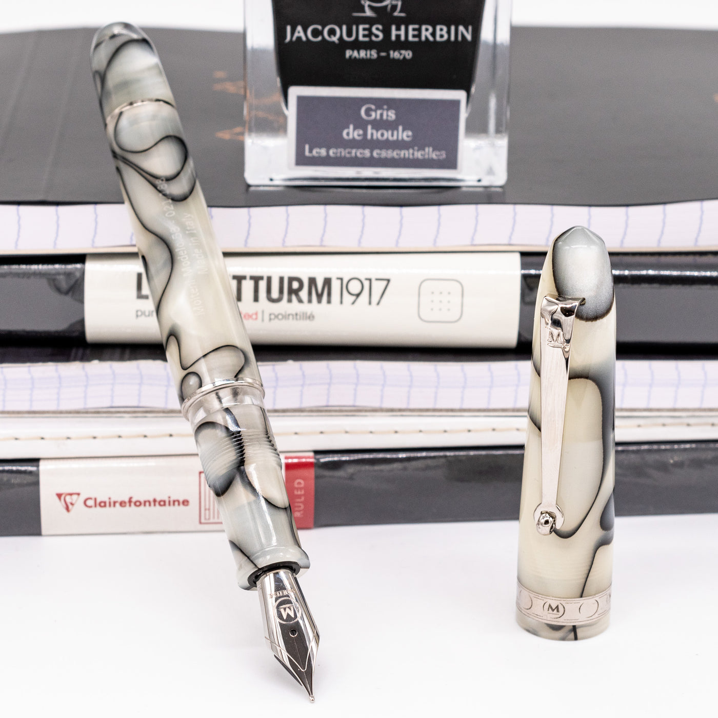 Molteni Modelo 58 Fountain Pen - Pearl White