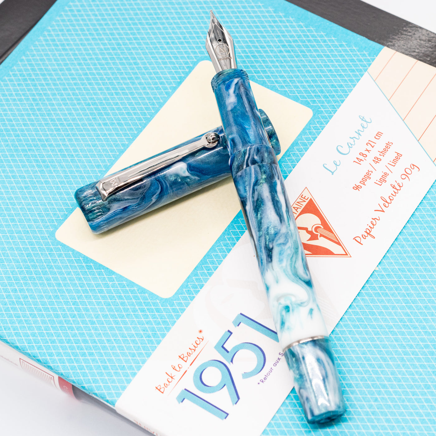 Molteni Modelo 60 Fountain Pen - Arctic Blast white blue