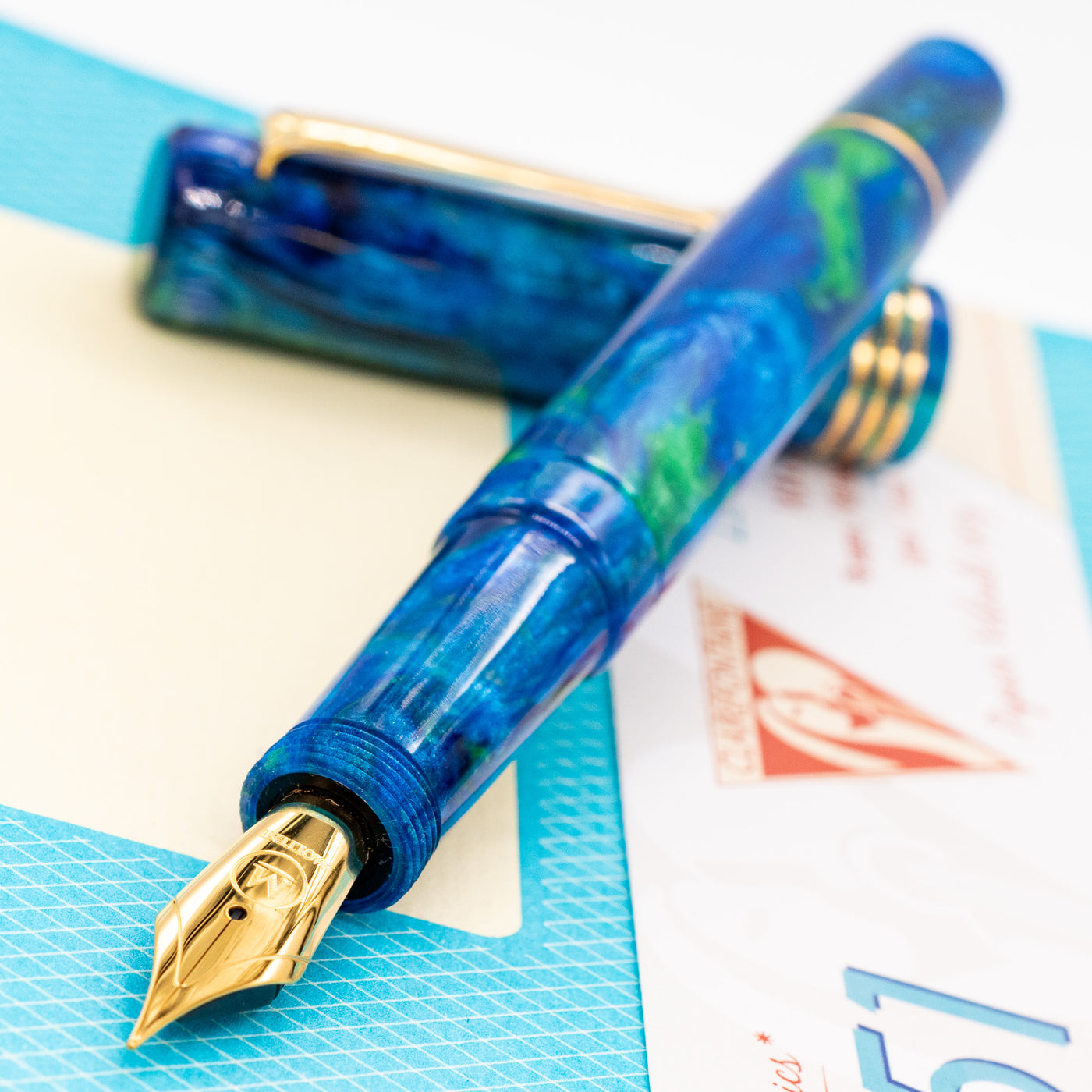 Molteni Modelo 60 Fountain Pen - Blue Lagoon uncapped