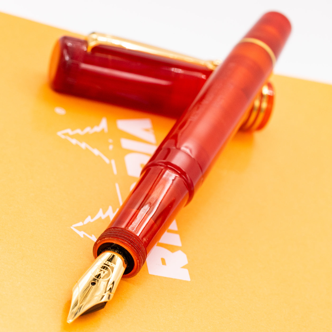 Molteni Modelo 60 Fountain Pen - Carnelian uncapped