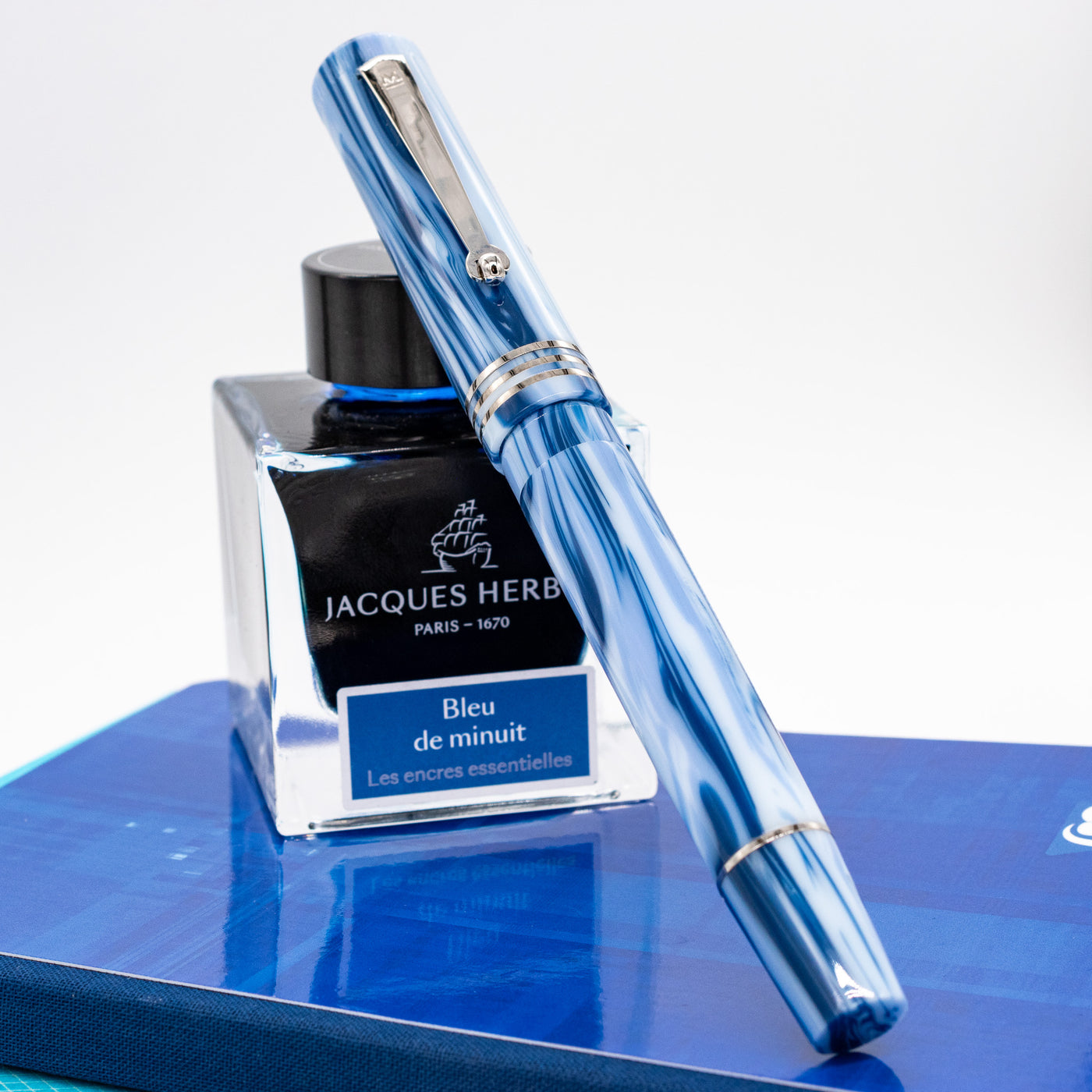 Molteni Modelo 60 Fountain Pen - Carolina Breeze capped