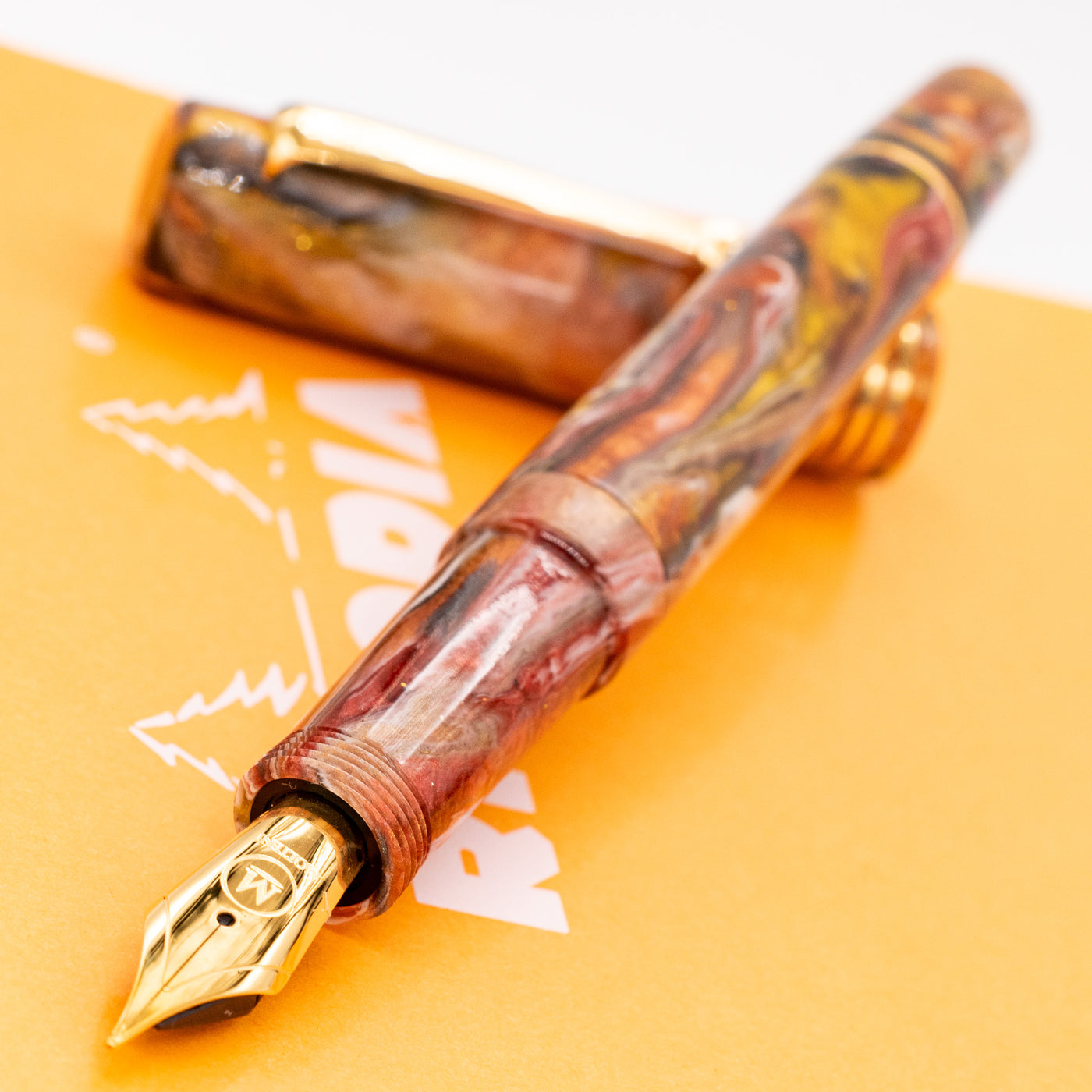 Molteni Modelo 60 Fountain Pen - Desert Sunset uncapped