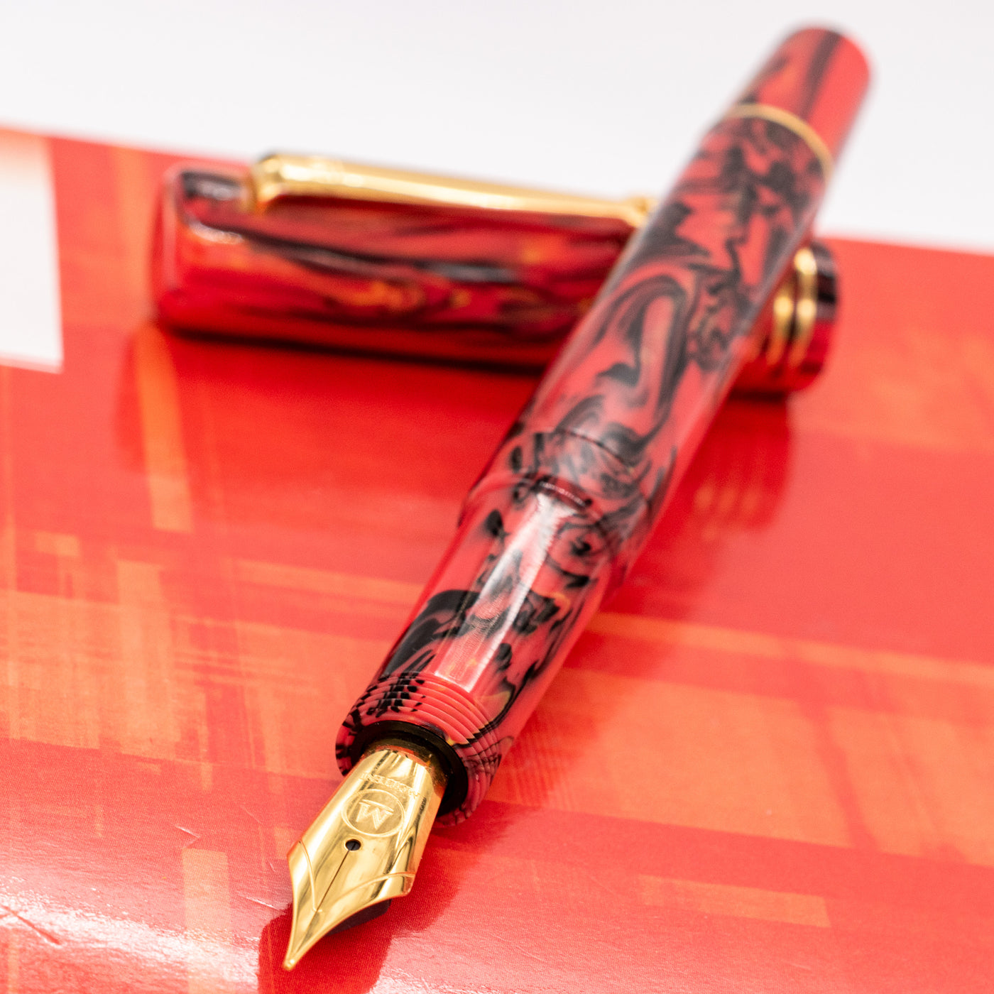 Molteni Modelo 60 Fountain Pen - Papaya uncapped